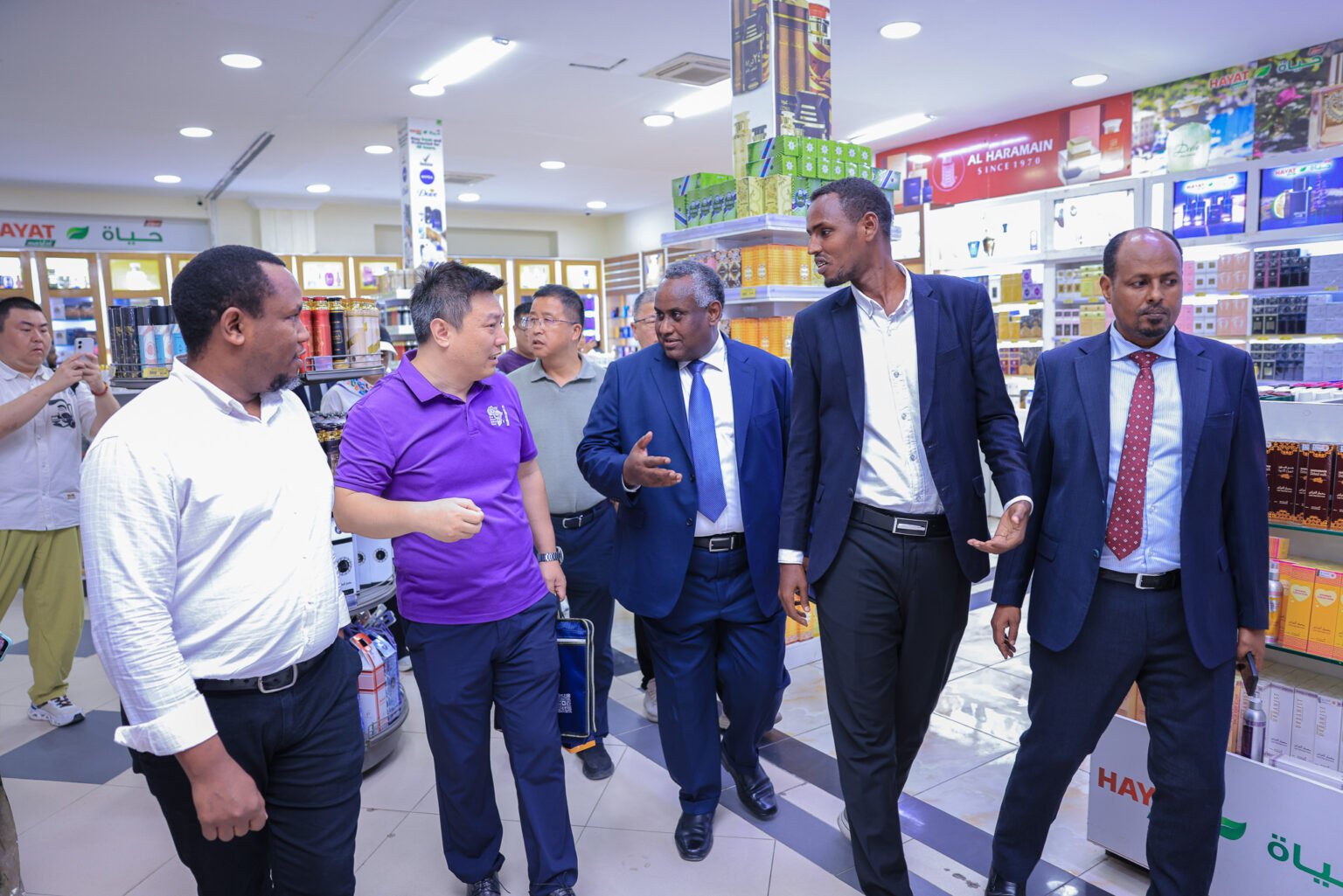 Chinese business delegation visits Hayat Market after landmark Mogadishu forum